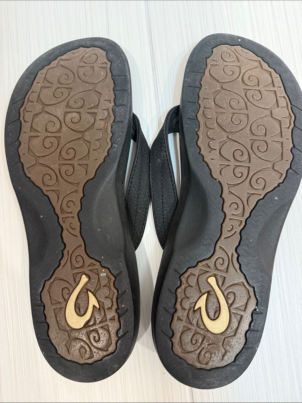 Black Olukai Women’s Flip Flop Sandals - Comfortable Everyday Wear - Picture 2 of 3